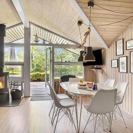 Holiday home Gorgeous In Tranekaer With Sauna Skattebolle