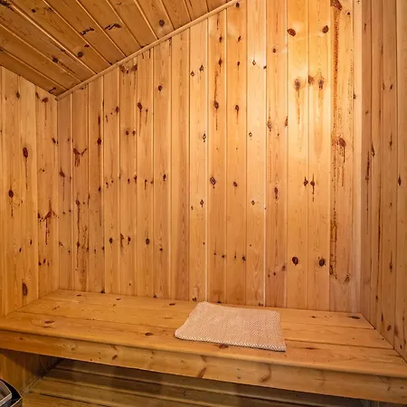 Gorgeous In Tranekaer With Sauna بيت للعطل